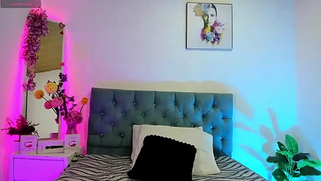 mia thompsonn  online show from February 2026 02:08:02 PM