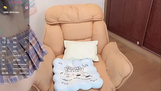 4uoki online show from April 2026 07:58:01 PM