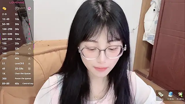 4uoki online show from April 2026 04:42:02 PM