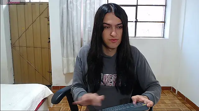 sweet1Girl online show from February 2026 12:03:02 PM