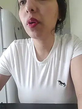 DianiQueenn online show from April 2026 04:19:01 AM