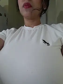 DianiQueenn online show from April 2026 05:42:02 AM