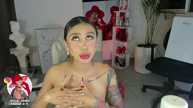 Snapshot of liah_v chatting on March 2025 12:23:02 AM liah v online show from March 2025 12:23:02 AM