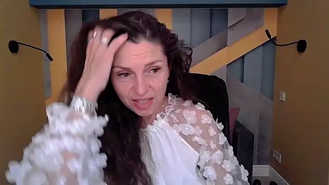 EllaLong online show from September 2025 11:32:02 AM