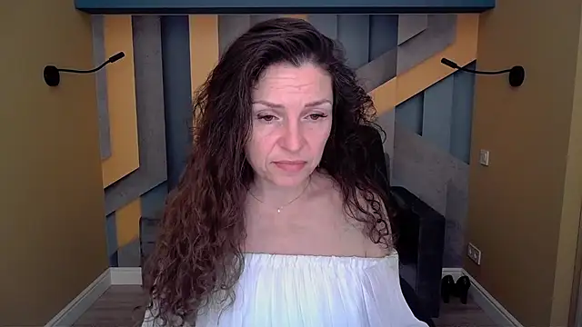 EllaLong online show from January 2026 12:53:02 PM