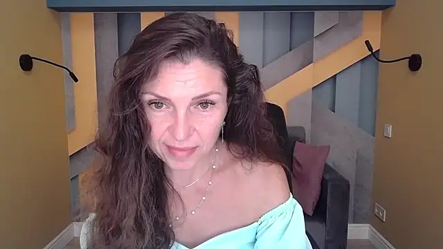 Snapshot of EllaLong chatting on September 2025 11:32:01 AM EllaLong online show from September 2025 11:32:01 AM