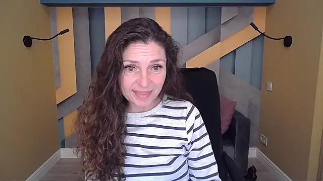 Snapshot of EllaLong chatting on November 2025 01:03:01 PM EllaLong online show from November 2025 01:03:01 PM