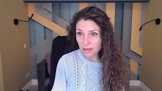 Snapshot of EllaLong chatting on October 2025 11:31:02 AM EllaLong online show from October 2025 11:31:02 AM