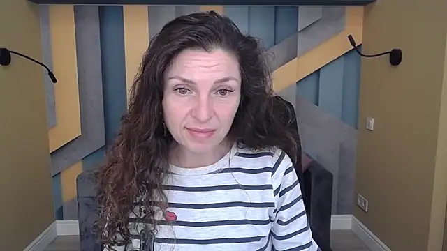 Snapshot of EllaLong chatting on October 2025 12:36:01 PM EllaLong online show from October 2025 12:36:01 PM