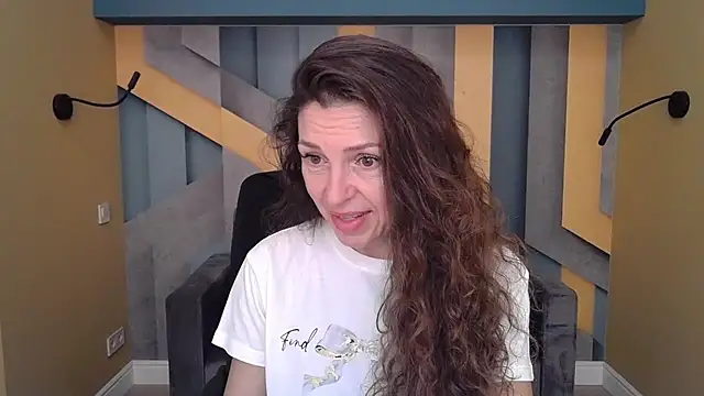 Snapshot of EllaLong chatting on October 2025 11:34:02 AM EllaLong online show from October 2025 11:34:02 AM