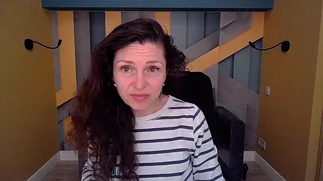 EllaLong online show from April 2026 11:27:01 AM