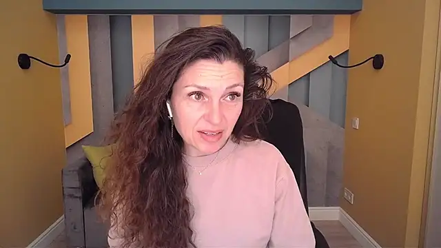 EllaLong online show from March 2026 12:32:01 PM