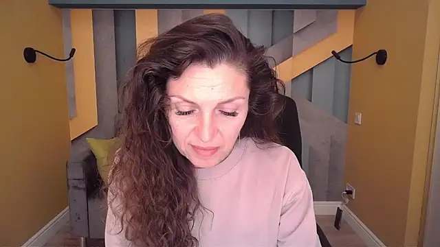 EllaLong online show from March 2026 12:33:02 PM