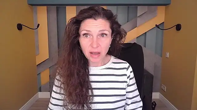 EllaLong online show from April 2026 11:33:01 AM