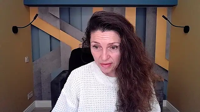 Snapshot of EllaLong chatting on November 2025 12:31:01 PM EllaLong online show from November 2025 12:31:01 PM