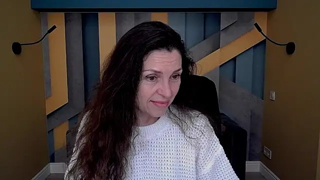 Snapshot of EllaLong chatting on November 2025 12:31:01 PM EllaLong online show from November 2025 12:31:01 PM