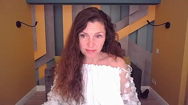 EllaLong online show from May 2026 11:30:01 AM