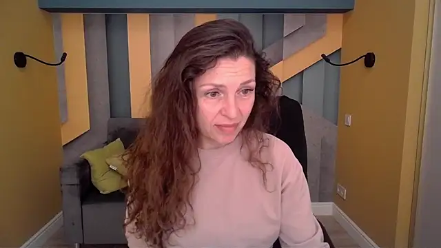 EllaLong online show from April 2026 11:33:01 AM