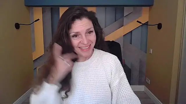 Snapshot of EllaLong chatting on December 2025 07:18:02 PM EllaLong online show from December 2025 07:18:02 PM