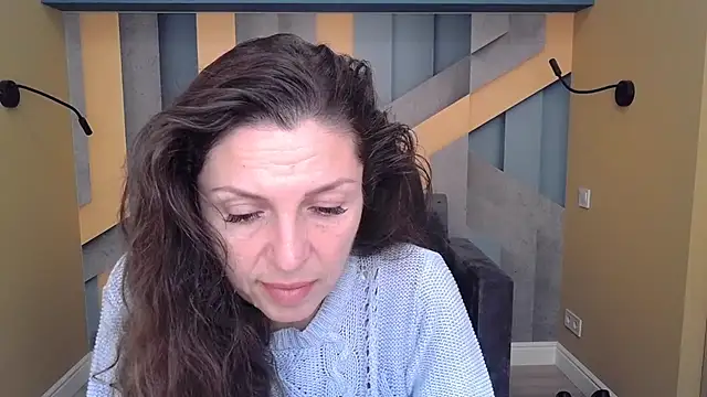 Snapshot of EllaLong chatting on October 2025 11:31:02 AM EllaLong online show from October 2025 11:31:02 AM