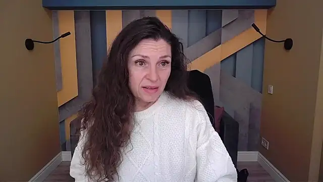 Snapshot of EllaLong chatting on November 2025 12:38:01 PM EllaLong online show from November 2025 12:38:01 PM