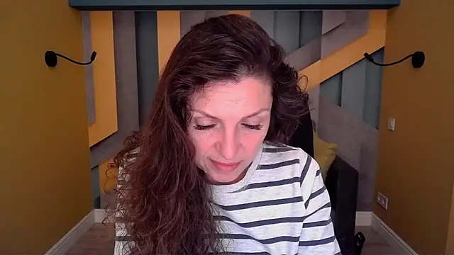 EllaLong online show from April 2026 11:34:01 AM