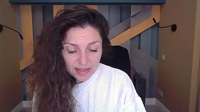 Snapshot of EllaLong chatting on November 2025 12:31:02 PM EllaLong online show from November 2025 12:31:02 PM