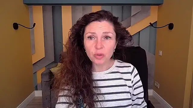 EllaLong online show from April 2026 11:28:01 AM