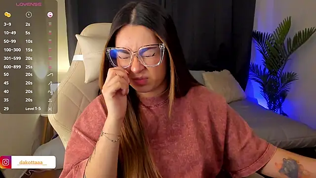 dakottaa  online show from November 2025 12:16:02 AM