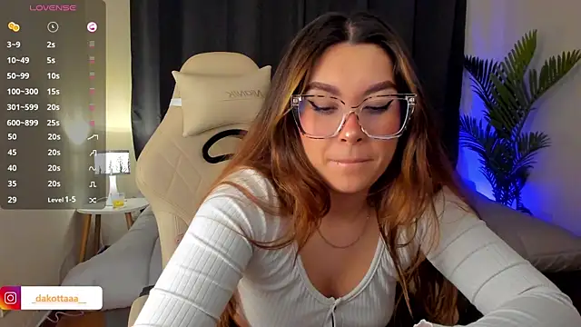 dakottaa  online show from November 2025 11:42:01 PM