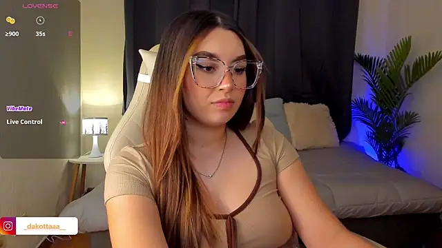 dakottaa  online show from October 2025 11:06:01 PM