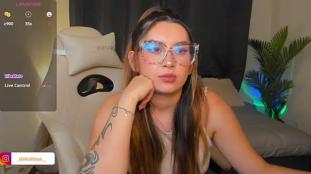 dakottaa  online show from March 2026 02:04:02 AM