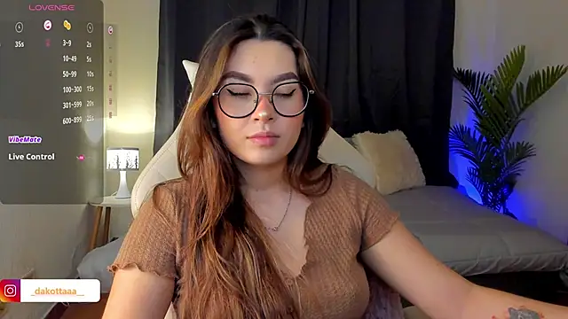 dakottaa  online show from October 2025 11:05:01 PM