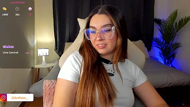 dakottaa  online show from October 2025 11:36:01 PM