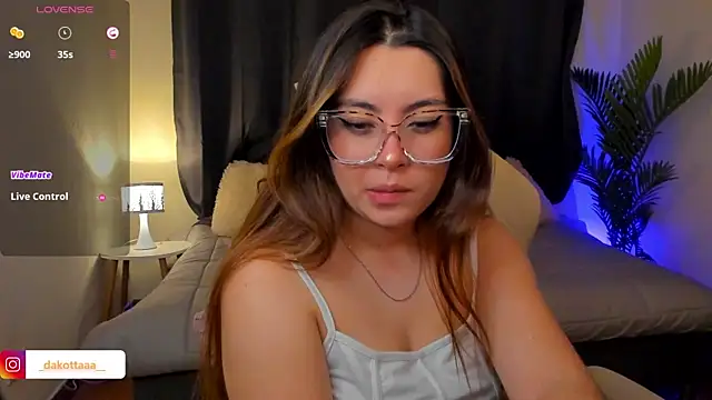 dakottaa  online show from December 2025 11:39:01 PM