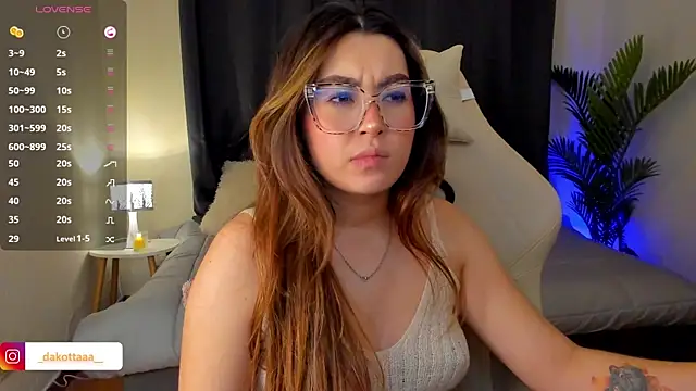 dakottaa  online show from October 2025 11:47:01 PM