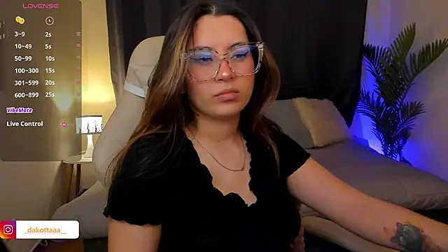 dakottaa  online show from December 2025 11:36:02 PM