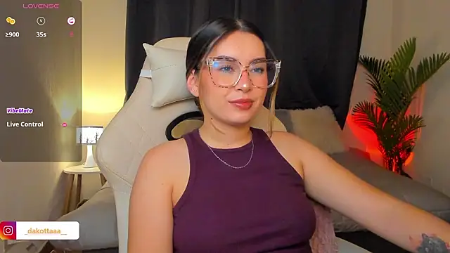 dakottaa  online show from March 2026 12:04:01 AM