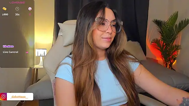 dakottaa  online show from April 2026 11:33:01 PM