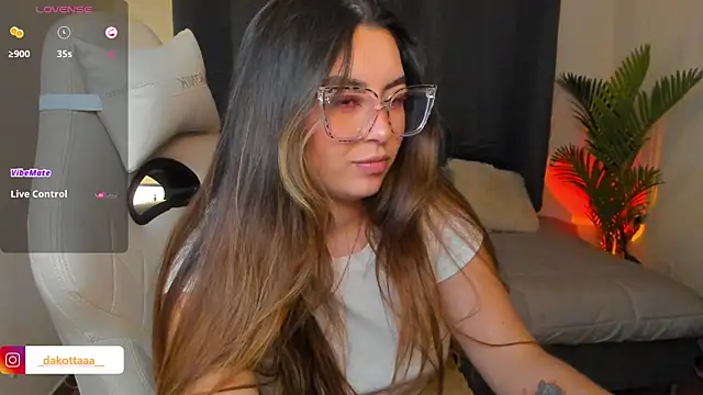 dakottaa  online show from April 2026 12:11:02 AM