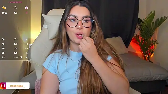 dakottaa  online show from April 2026 12:12:01 AM