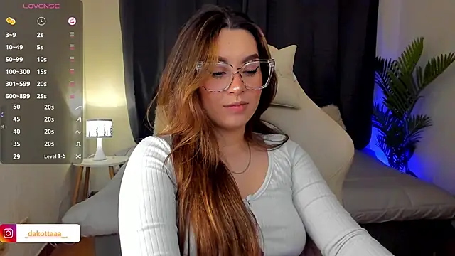 dakottaa  online show from October 2025 11:05:01 PM