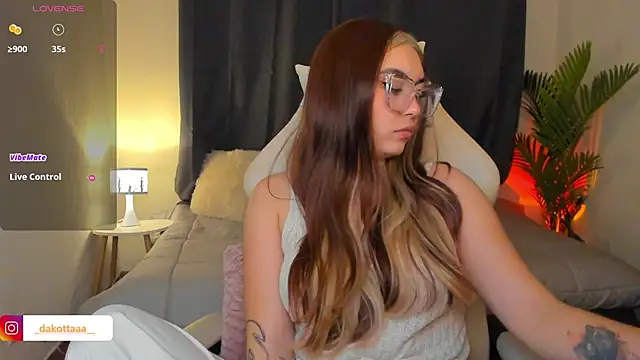 dakottaa  online show from April 2026 11:33:02 PM