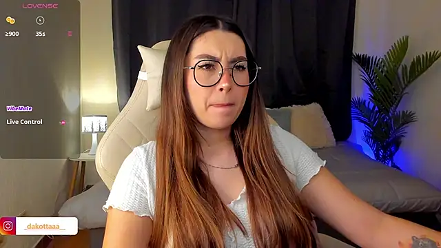 dakottaa  online show from October 2025 11:05:02 PM