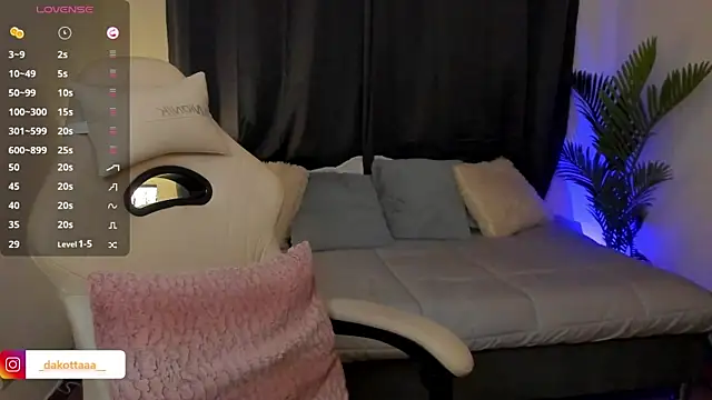 dakottaa  online show from November 2025 11:58:01 PM