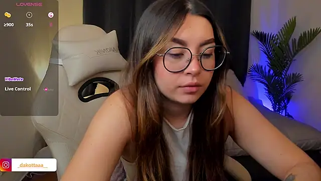 dakottaa  online show from November 2025 11:49:02 PM