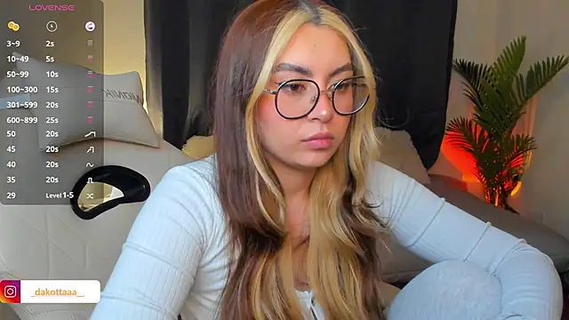 dakottaa  online show from May 2026 10:52:03 PM
