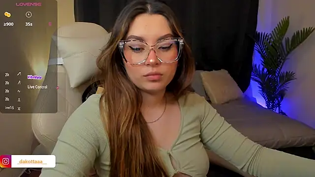 dakottaa  online show from November 2025 11:37:01 PM