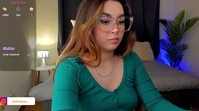 dakottaa  online show from October 2025 11:24:02 PM