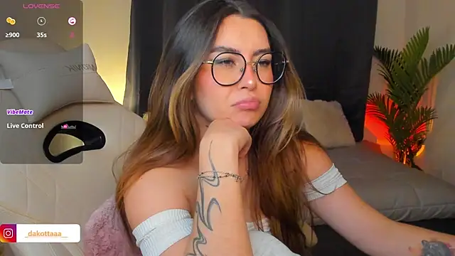 dakottaa  online show from April 2026 11:39:01 PM